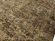 Lade das Bild in den Galerie-Viewer, Bravilio - Vintage Hand Made Heriz Persian Carpet