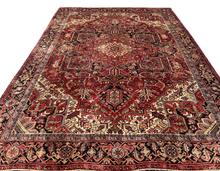 Lade das Bild in den Galerie-Viewer, Afsoun - Vintage Hand Made Heriz Persian Carpet