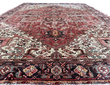 Lade das Bild in den Galerie-Viewer, Mannie - Vintage Hand Made Heriz Persian Carpet