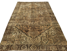 Lade das Bild in den Galerie-Viewer, Bravilio - Vintage Hand Made Heriz Persian Carpet