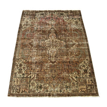 Carregar imagem no visualizador da galeria, Mateo - Vintage Hand Made Heriz Persian Carpet