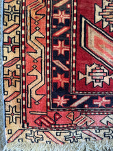 Charger l'image dans la galerie, Havasu - Vintage Hand Made Kazak Rug