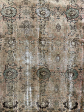 Lade das Bild in den Galerie-Viewer, Blake - Vintage Tabriz Carpet
