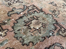 Lade das Bild in den Galerie-Viewer, Blake - Vintage Tabriz Carpet