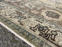 Lade das Bild in den Galerie-Viewer, Blake - Vintage Tabriz Carpet