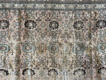Lade das Bild in den Galerie-Viewer, Blake - Vintage Tabriz Carpet