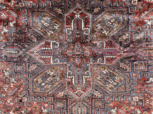 Lade das Bild in den Galerie-Viewer, Leonel - Vintage Hand Made Heriz Persian Carpet