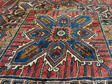 Lade das Bild in den Galerie-Viewer, Jorge - Vintage Hand Made Heriz Persian Carpet