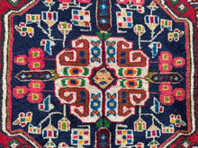Charger l'image dans la galerie, Rio - Vintage Tribal Shiraz Qashqai Wool Rug