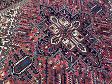 Lade das Bild in den Galerie-Viewer, Navid - Vintage Hand Made Heriz Persian Carpet