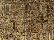 Lade das Bild in den Galerie-Viewer, Bravilio - Vintage Hand Made Heriz Persian Carpet