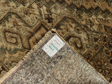 Lade das Bild in den Galerie-Viewer, Bravilio - Vintage Hand Made Heriz Persian Carpet