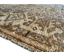 Lade das Bild in den Galerie-Viewer, Logan - Large Vintage Heriz Wool Carpet