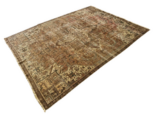 Carregar imagem no visualizador da galeria, Mateo - Vintage Hand Made Heriz Persian Carpet