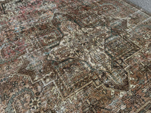 Carregar imagem no visualizador da galeria, Mateo - Vintage Hand Made Heriz Persian Carpet