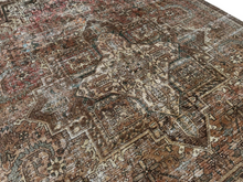 Carregar imagem no visualizador da galeria, Mateo - Vintage Hand Made Heriz Persian Carpet