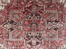 Lade das Bild in den Galerie-Viewer, Mannie - Vintage Hand Made Heriz Persian Carpet