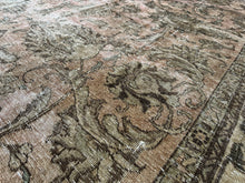Lade das Bild in den Galerie-Viewer, Navarro - Vintage Hand Made Shah Abbasi Tabriz Persian Carpet