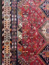 Lade das Bild in den Galerie-Viewer, Venturio - Vintage Tribal Shiraz Qashqai Wool Rug