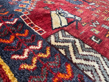 Charger l'image dans la galerie, Rafello - Vintage Tribal Shiraz Qashqai Wool Rug