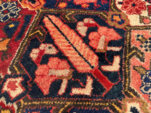 Lade das Bild in den Galerie-Viewer, Verbier - Vintage Qashqai Persian Carpet 9'8" x 6'11"