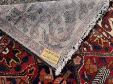 Lade das Bild in den Galerie-Viewer, Verbier - Vintage Qashqai Persian Carpet 9'8" x 6'11"
