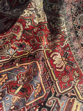 Lade das Bild in den Galerie-Viewer, Afsoun - Vintage Hand Made Heriz Persian Carpet