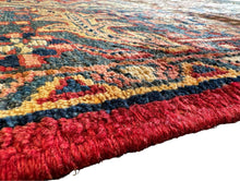 Lade das Bild in den Galerie-Viewer, Maximiliano - Vintage Hand Made Heriz Persian Carpet