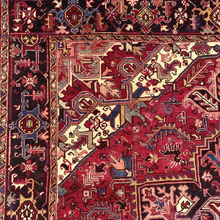 Lade das Bild in den Galerie-Viewer, Shirley - Vintage Heriz Carpet