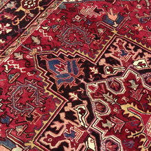 Lade das Bild in den Galerie-Viewer, Shirley - Vintage Heriz Carpet