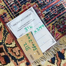 Charger l'image dans la galerie, Marlow - Vintage Heriz Carpet