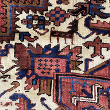 Charger l'image dans la galerie, Joy - Vintage Heriz Carpet