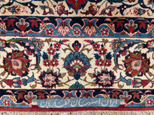 Lade das Bild in den Galerie-Viewer, Lorenzo - Fine Isfahan Carpet Signed