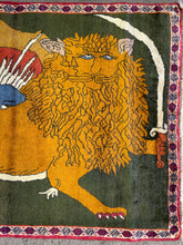 Lade das Bild in den Galerie-Viewer, Simba - Vintage Pictorial Lion & Sun Qashqai Rug