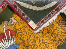 Lade das Bild in den Galerie-Viewer, Simba - Vintage Pictorial Lion & Sun Qashqai Rug