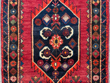 Lade das Bild in den Galerie-Viewer, Josie - Vintage Persian Hamedan Runner
