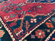 Lade das Bild in den Galerie-Viewer, Josie - Vintage Persian Hamedan Runner
