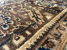 Charger l'image dans la galerie, Dermot - Large Vintage Heriz Carpet