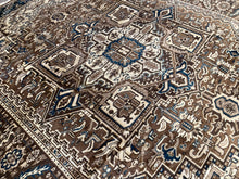 Charger l'image dans la galerie, Dermot - Large Vintage Heriz Carpet