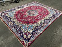Lade das Bild in den Galerie-Viewer, Chelsea - Royal Kerman Carpet Signed