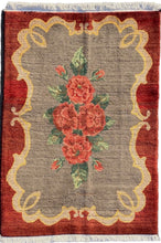 Carregar imagem no visualizador da galeria, Hazel - New Gol Farang Bouquet Rug