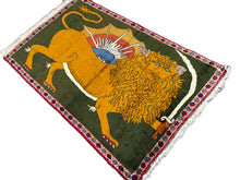 Lade das Bild in den Galerie-Viewer, Simba - Vintage Pictorial Lion & Sun Qashqai Rug