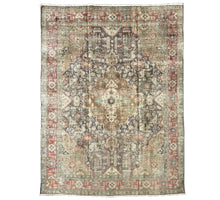 Carica l&#39;immagine nel visualizzatore di Gallery, Lilibet - Large Vintage Heriz Carpet
