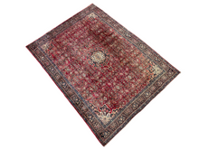 Lade das Bild in den Galerie-Viewer, Maeve - Vintage Meshed Carpet
