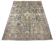 Carregar imagem no visualizador da galeria, Lilibet - Large Vintage Heriz Carpet
