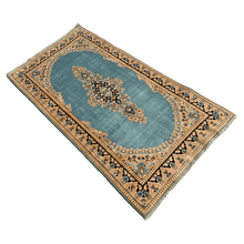 Lade das Bild in den Galerie-Viewer, Erice - Vintage Keshan Hand Made Rug
