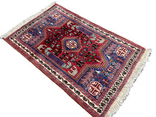 Lade das Bild in den Galerie-Viewer, Becky - Vintage Plush Qashqai Rug
