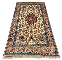 Load image into Gallery viewer, Brasília - Vintage Hand Made Isfahan Rug
