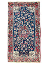 Charger l&#39;image dans la galerie, Cecilia - Fine Wool Isfahan Carpet
