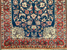 Cargar imagen en el visor de la galería, Cecilia - Fine Wool Isfahan Carpet
